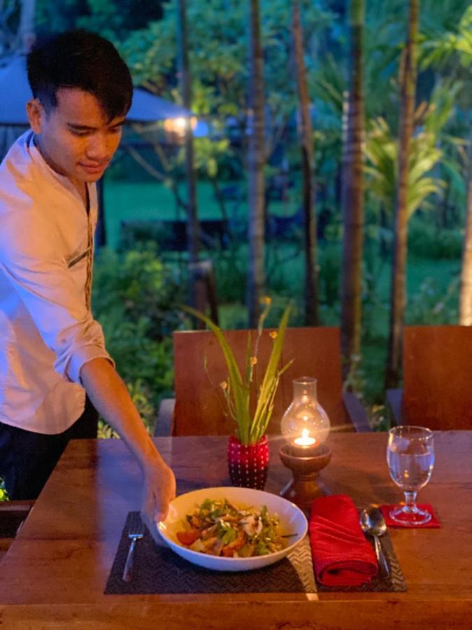 เดอะ ริเวียรา จำปาสัก Hotel ภายนอก รูปภาพ