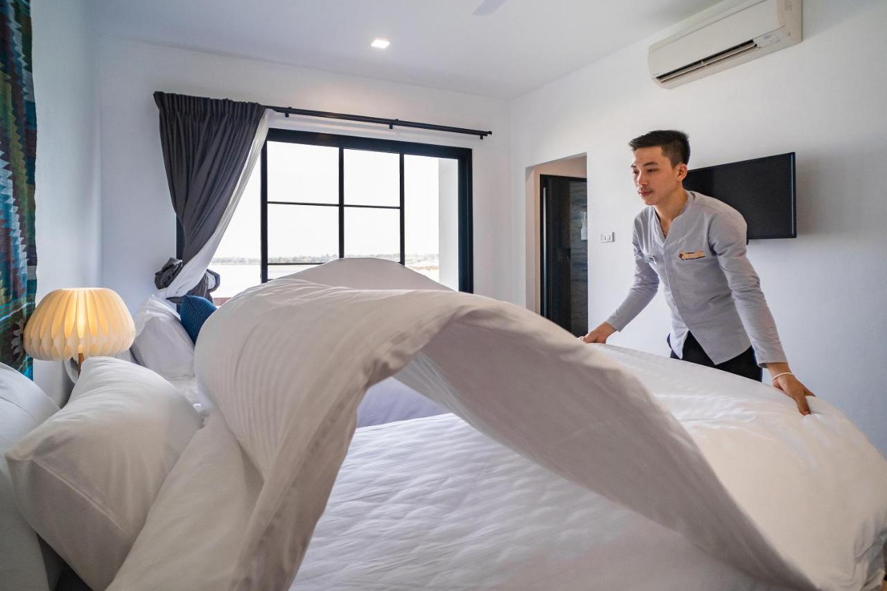 เดอะ ริเวียรา จำปาสัก Hotel ภายนอก รูปภาพ